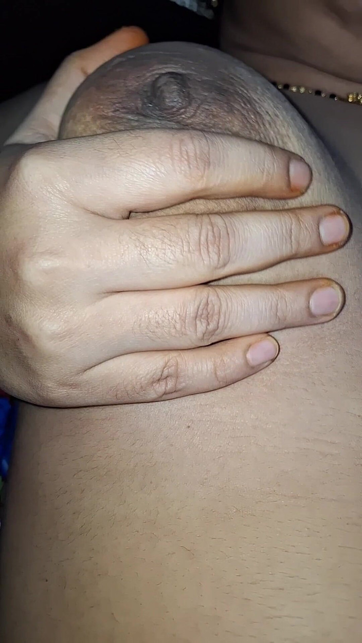 horneySonu: Sonu se fute pe la spate cu vibrator