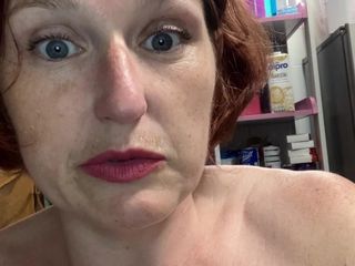 MistressWriggler: Desnudándose para orinar de pie después de regresar de un...