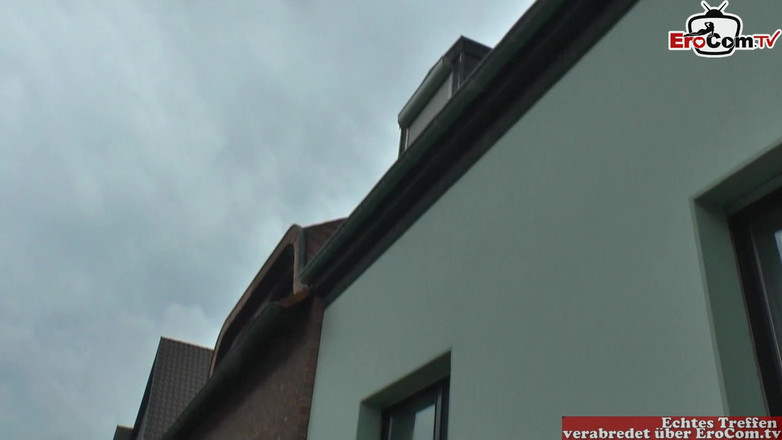 EroCom: Зрелые немецкие милфы-шлюшки делят член в тройничке