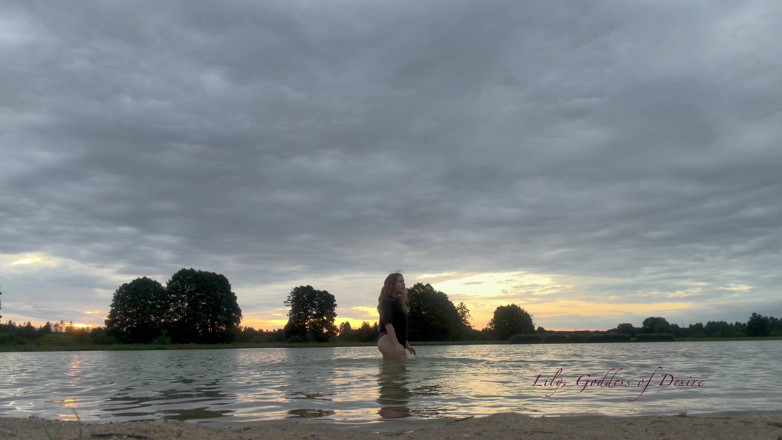 Lily, Goddess of Desire: Mijn lichaam laten zien en plezier hebben met dingen zeggen...