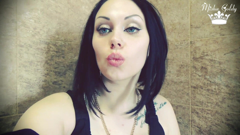 Goddess Misha Goldy: Perfecte gezwollen glanzende lippen