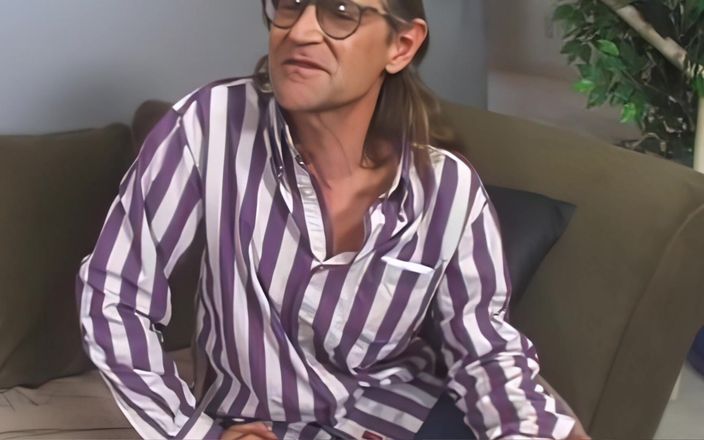 Pervy Studio: Adriana Faust behöver äldre män i hennes fitta
