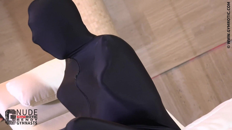 Gymrotic: Amazing front bending with Zafira