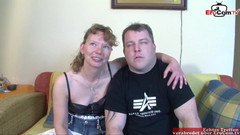 EroCom: Alman koca amatör üçlü grup seks oyuncu seçmelerinde olgun karısını paylaşıyor