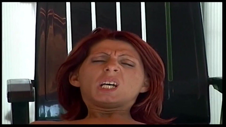Muschi movie official: Pod ręcznikiem penis