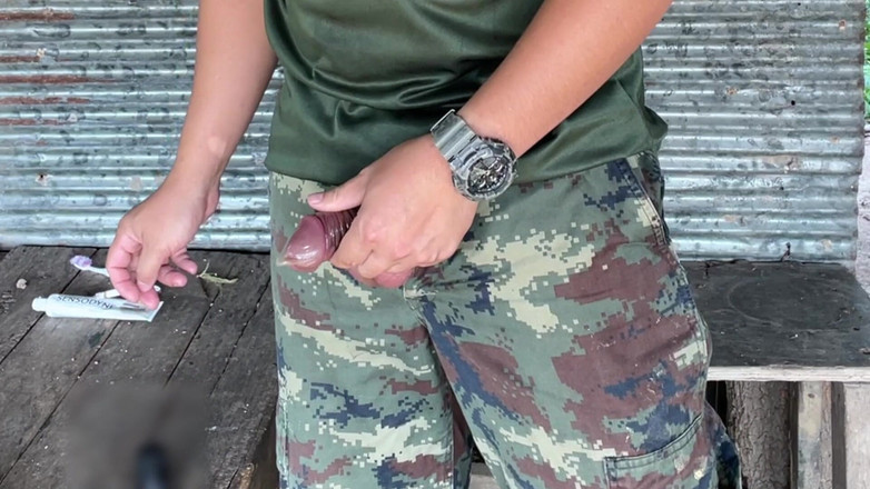 Hiroshi_cr: Geiler Solider thai wichst und kommt
