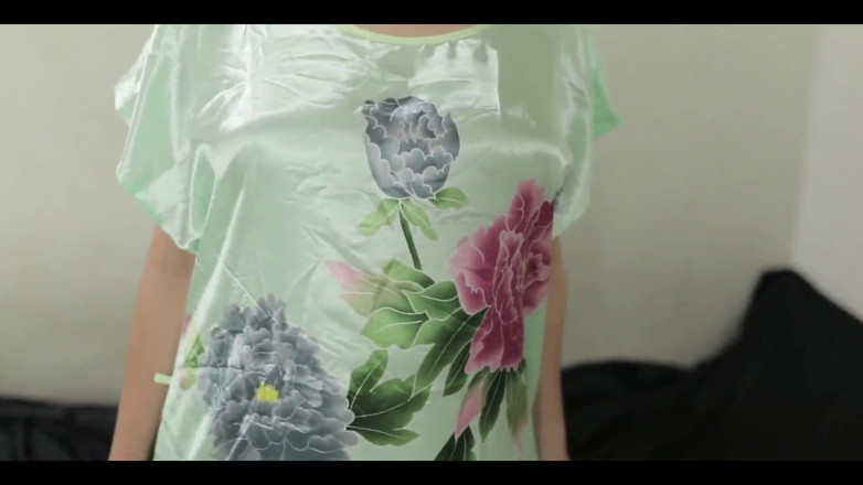 deafheaven666: Indiana musulmana hijab in lingerie di raso culo grosso sborrata...