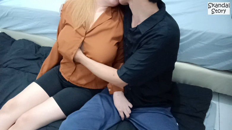 Skandal Story: De lust van mijn baas bevredigend op kantoor