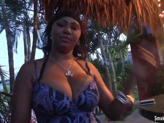 Smoke it bitch: 巨乳スモーキードミニカ共和国の女性