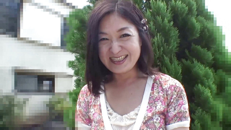 Asiatiques: Morena gostosa tira roupa dentro