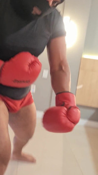 (rohes Video) Black Titan - POV Heavyweight Boxen Herausforderung