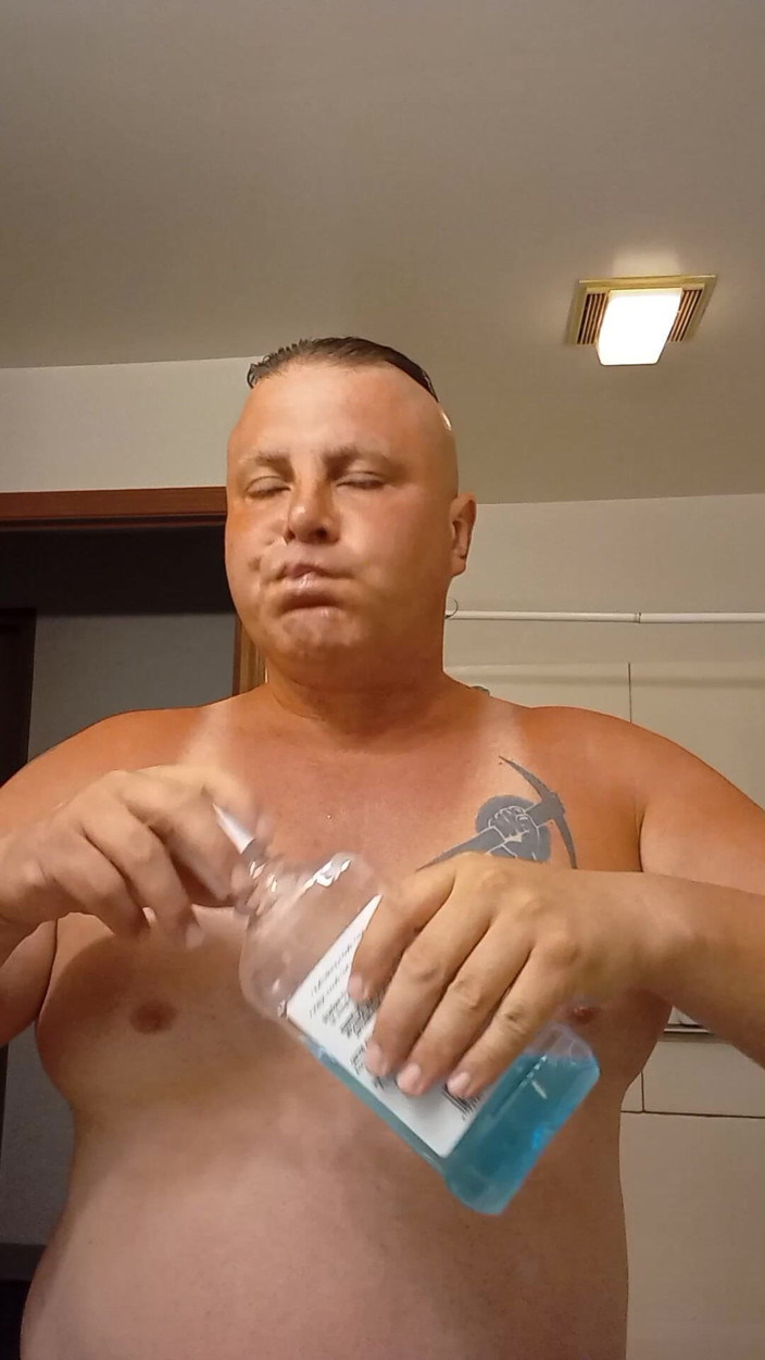 JG Risk: Masturbace na podlaze v koupelně