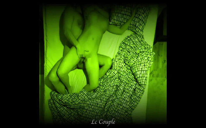 LC couple: Video s nočním viděním z amatérského hotelového pokoje páru