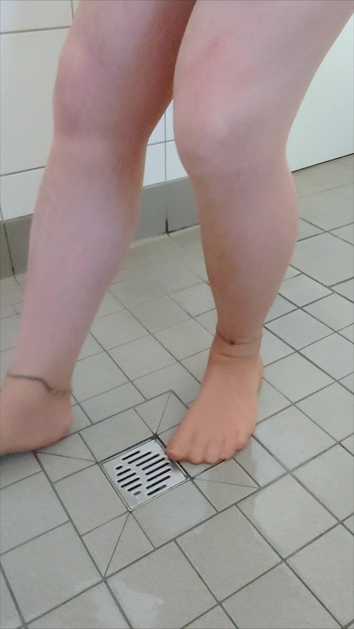 Carmen_Nylonjunge: Selvaggina Bagnata in Collant Regalati