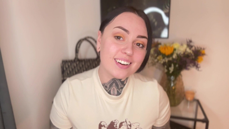 Miss Valentina: Почисти мою дупу