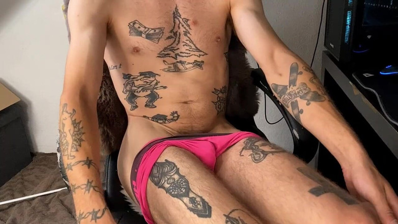 Zkittle: Il ragazzo magro in webcam stuzzica il suo cazzo in...