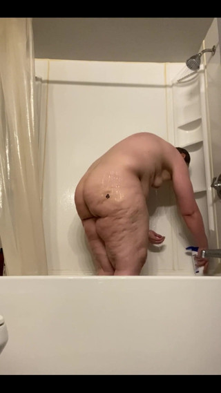 CosmicJones88: Quick Shower;)