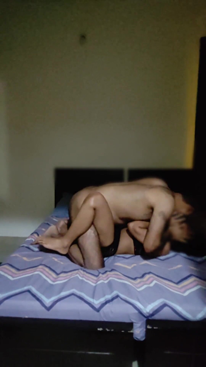 ItemRiya05: Sexy cagna indiana ragazza polsini cazzo con audio hindi