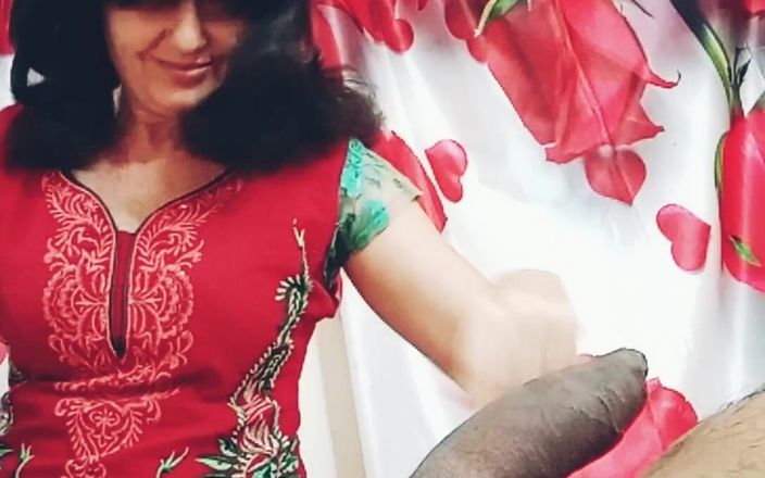 Bolly Karma: クーガー熟女、彼女が舐めながら