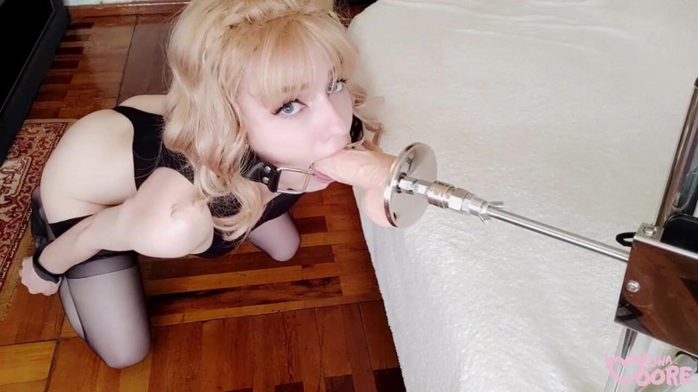 Lina Moore: Sexuální stroj ošukal svázanou blondýnku