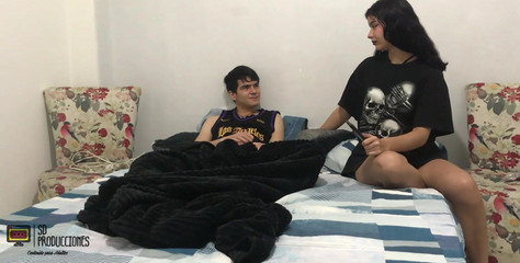 MAFELAGO: Trovo il mio fratellastro nella sua stanza a masturbarsi e...