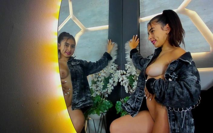 LiliBralee: Disfruta De Estas Tetas Mientras Estoy En Mi Trabajo