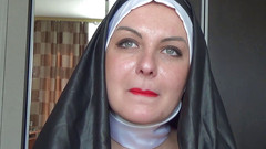 Goddess Misha Goldy: Sexy jeptiška dává spoustu červených rtěnek a škádlí svými sexy rty!