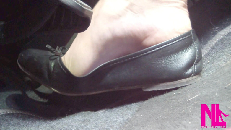 Nyllady: Revving in Black Flats on Barefoot