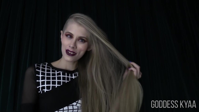 Kyaa Chimera: Одержимість довгим світлим волоссям