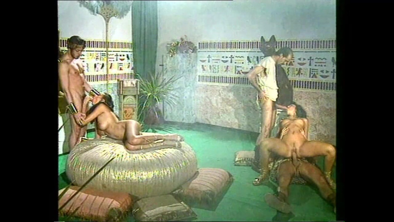 MMV films - The Original: Ее бойфренд имеет большое желание трахнуть ее.