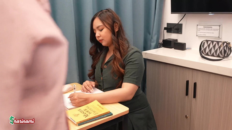AsianSharinami: Ciekawa studentka Pinay dostaje dodatkową uwagę od swojego profesora po...