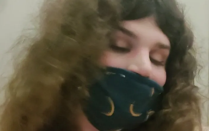 Starri: I bust my ass with a huge toy