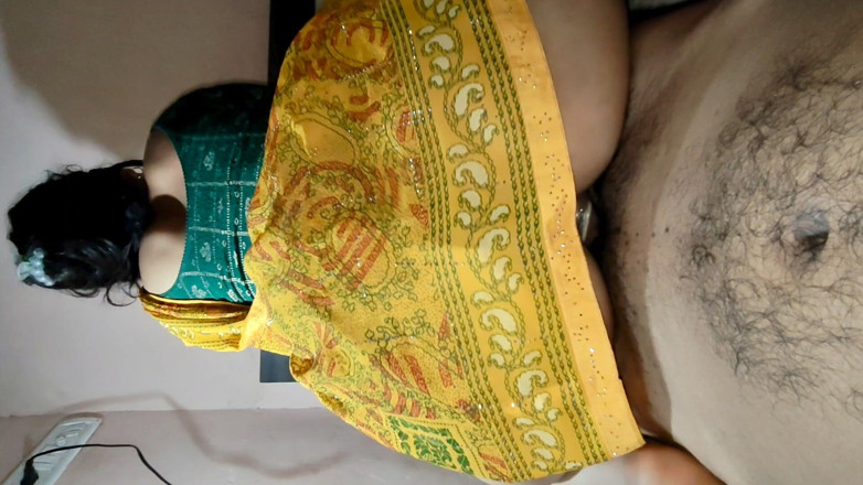 Sunnylesbians: Полностью удовлетворенная индийская домохозяйка суннитская бхабхи жестко трахается в скале