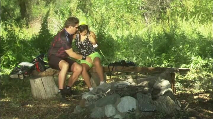 Tight little babes: Азіатську зрадливу подругу трахає найкращий друг її хлопця під час велосипедного заходу