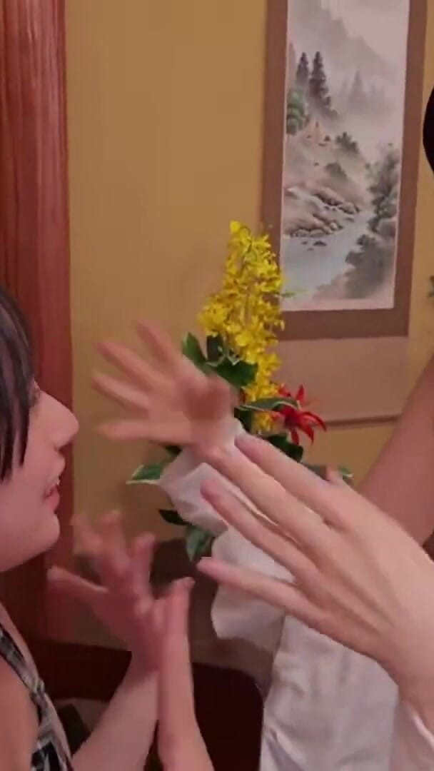Far east hentai works: 两个有抱负的漂亮女演员点燃了一个出人意料的第三轮的禁忌女孩之夜