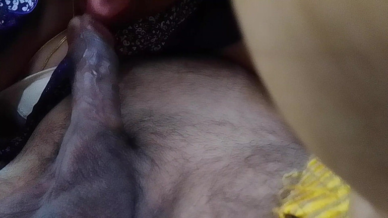 Bijukumar: Tamil village menina massageia o pênis do marido na boca