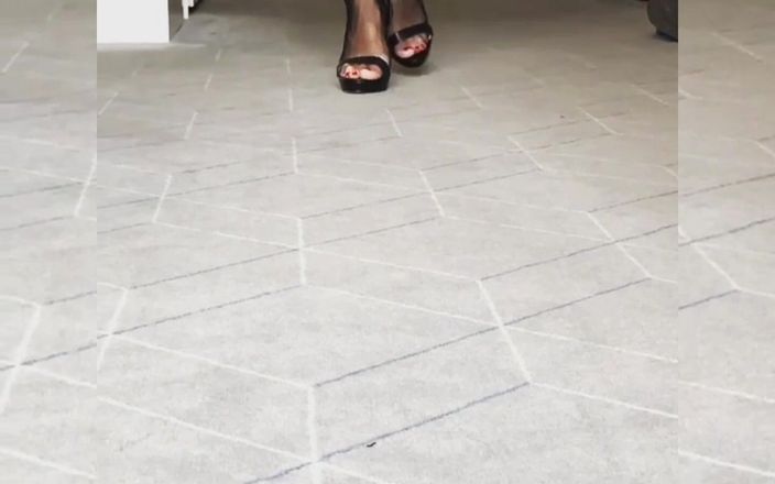 Georgia cross: High Heels Black Dreams
