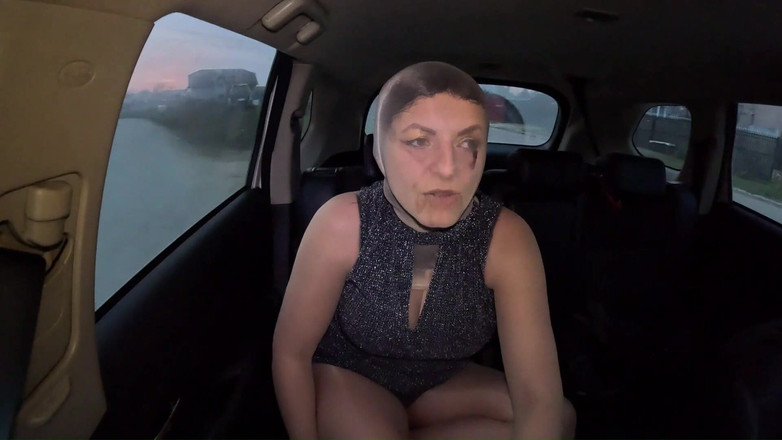 MilfyCalla: Voyage Public Risqué Dans Une Poupée En Nylon En Collants...