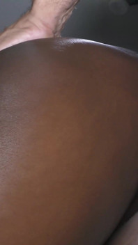 Meilleure chatte interraciale en queefing avec creampie à la fin