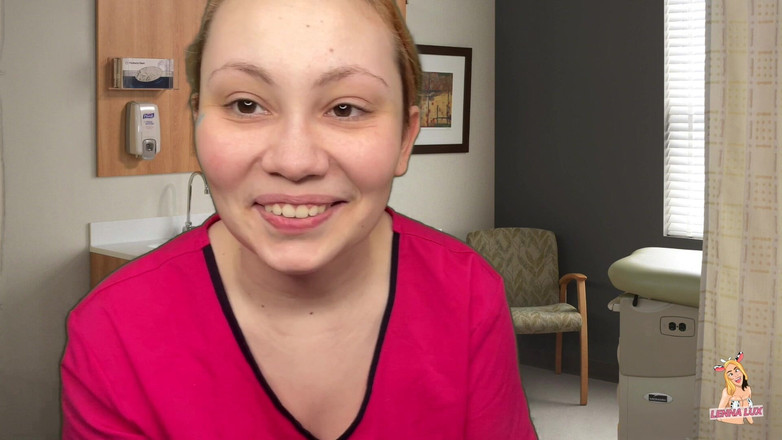 Lenna Lux: Y tá tâm trí đụ