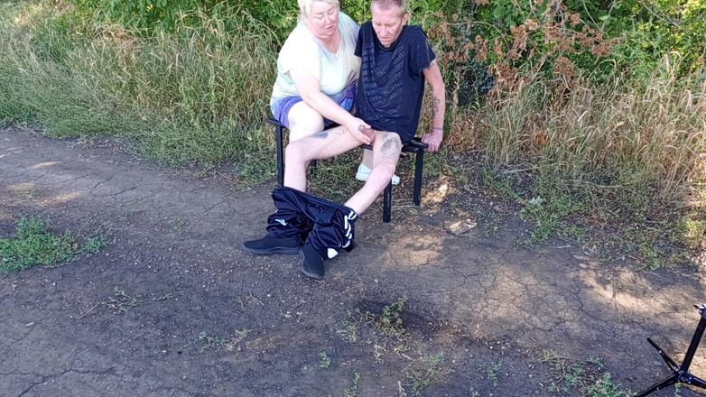 Zona901: Мачеха сосет мой хуй в парке на скамейке, пока я не кончу