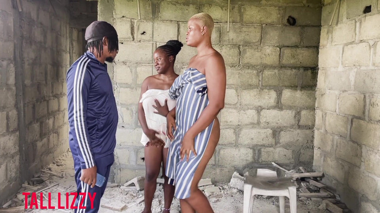 Tall_lizzy23: 미완성 건물에서 시오후키할 때까지 두 레즈비언을 따먹어