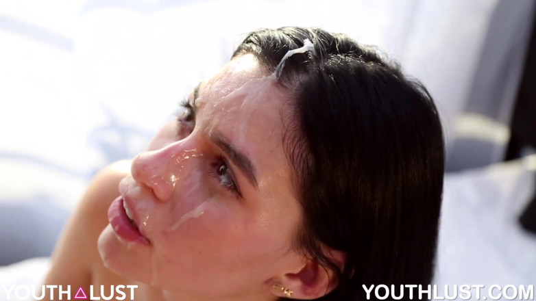 Youth Lust: Celeste Debuut Alternatieve Hoeken