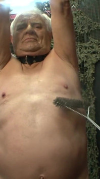 Deutsche BDSM-sklavin liebt das leiden