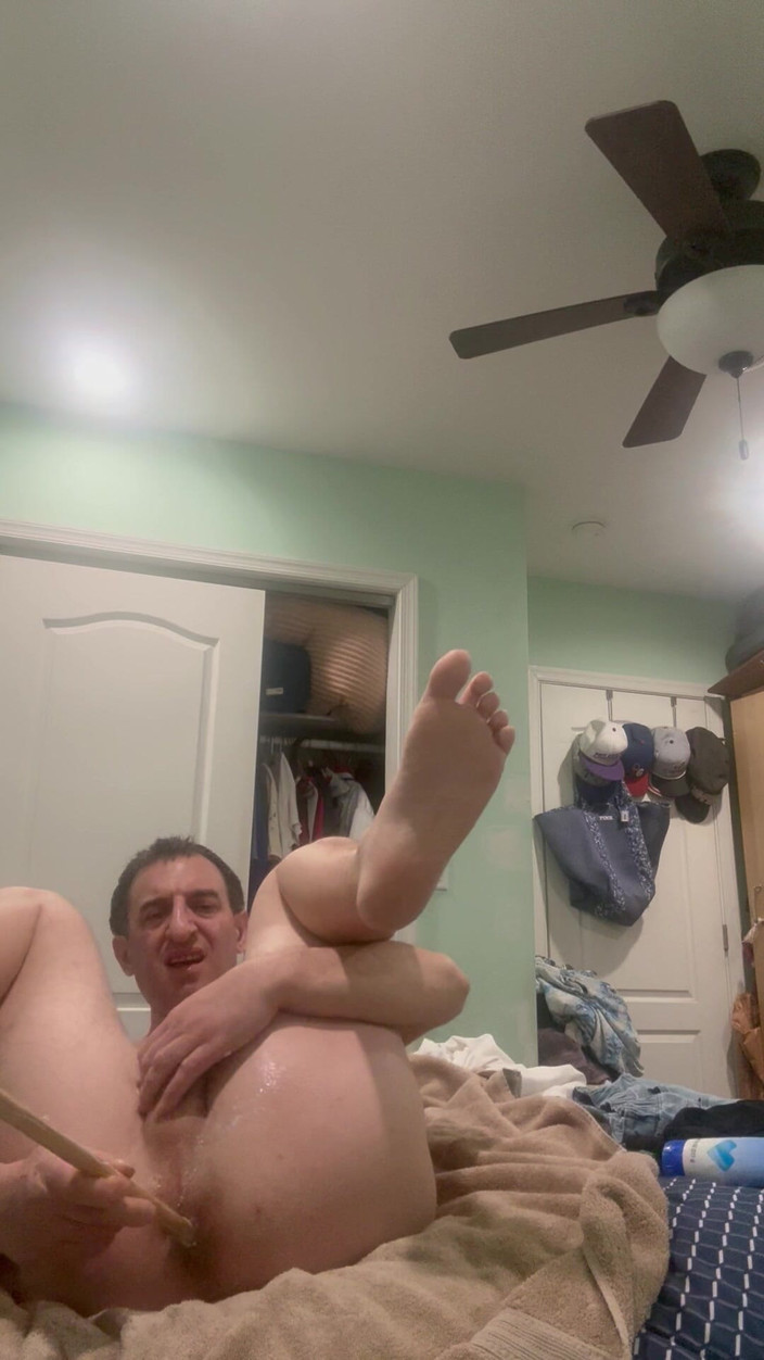 TakeMe35: Sissy šuká svůj vlastní zadek