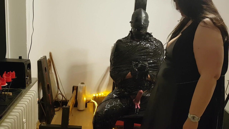 DOMINATRIX6: Foil bondage otrok část 2 - přilnající film mumifikovaná a ohraná na šílenství