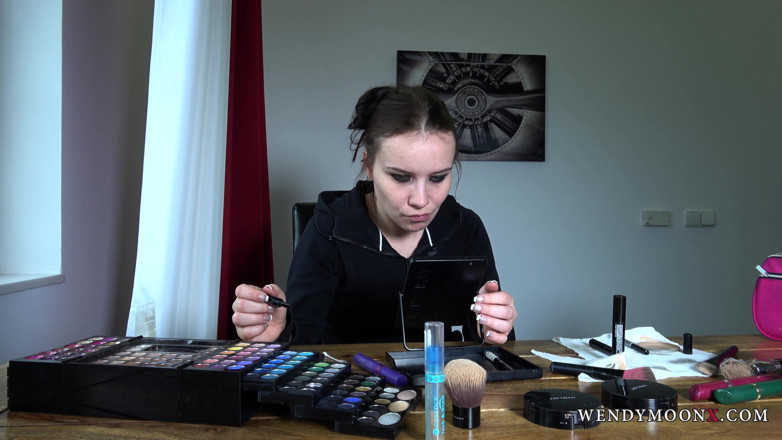 WWMAMM: Wendy Moon prepara il trucco per la sua esibizione