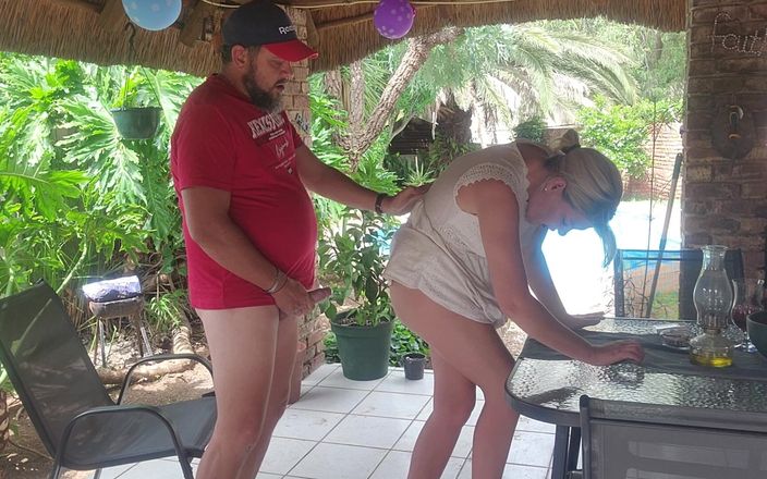 Sparowdox: Cazzo la moglie dei vicini sul patio se può facilmente...