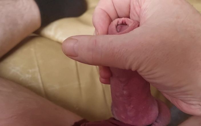 Pellefnatt: Üvey baba yatakta yatıyor orgazm ve meyve suyu gelene kadar...