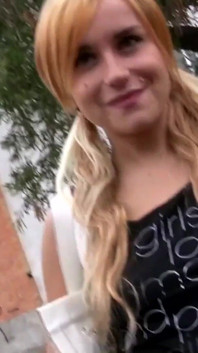 Blondynka Leyla Black z dużymi piersiami rucha się i daje Terry'ego Reida loda